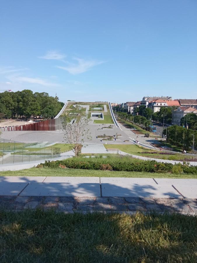 Free Parking, Balcony, Near To City Park Boedapest Buitenkant foto